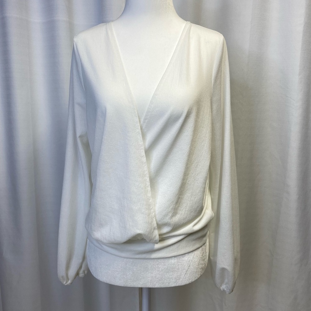 Full Circle Trends white dressy blouse w/ tie back & deep V-shape front Size XL